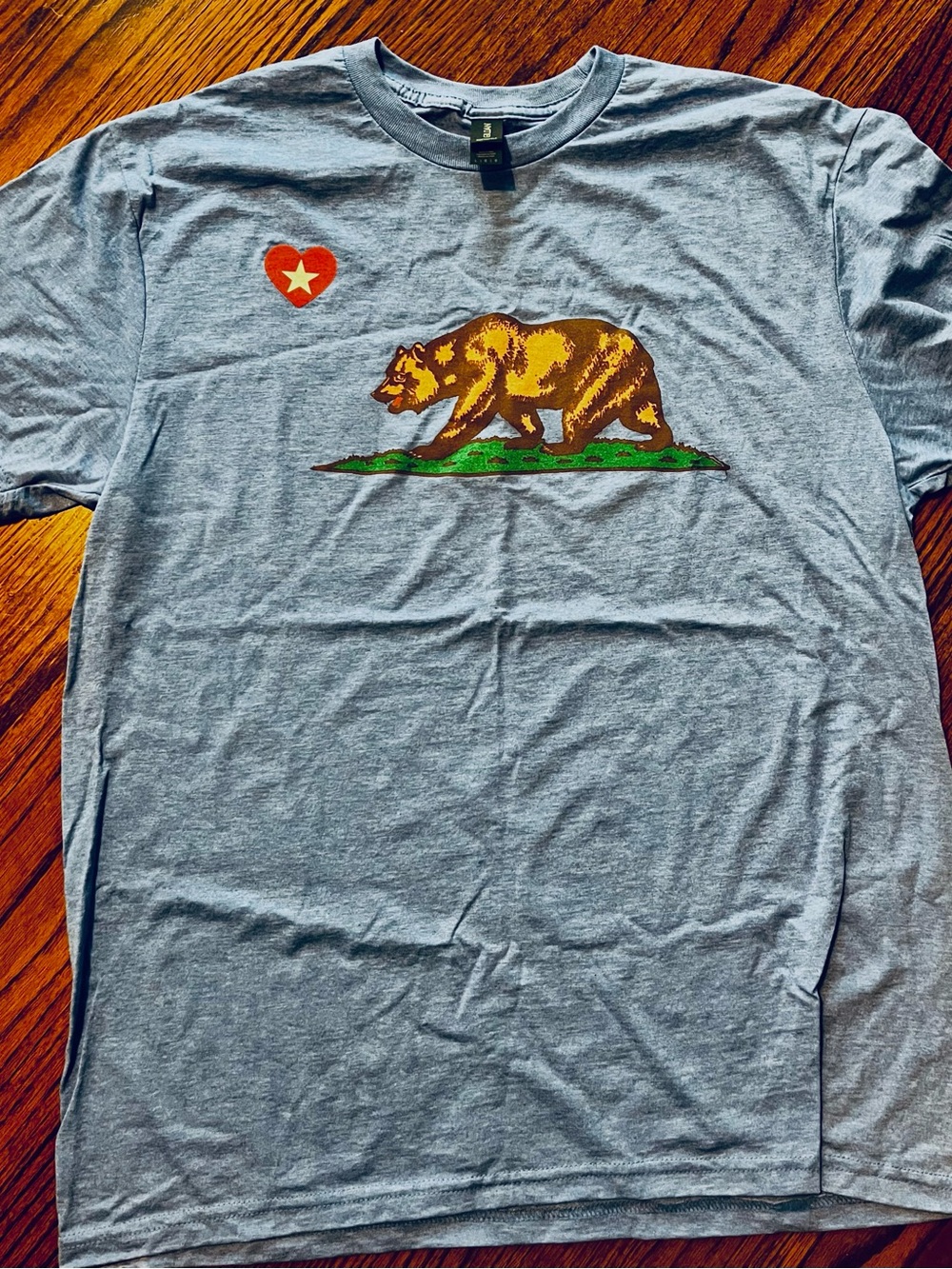 California Bear Graphic Tee with Red Heart. Palisades Wildfire Tee L